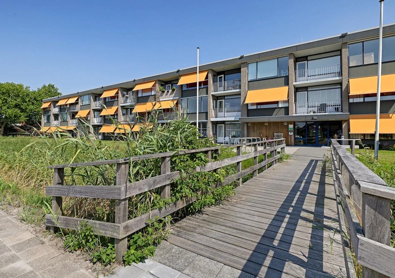 Hoekappartement met balkon in Menaam - Afbeelding 1
