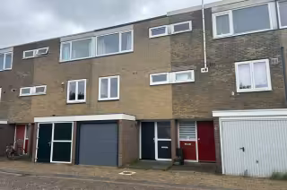 4-slaapkamer woning met garage en tuin