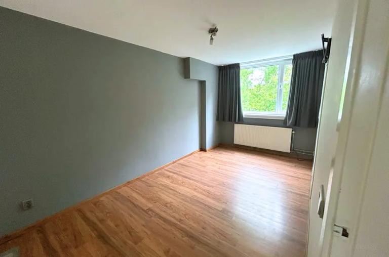 4-slaapkamer woning met garage en tuin - Afbeelding 9