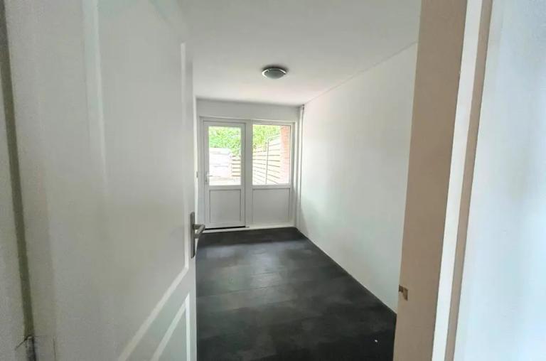 4-slaapkamer woning met garage en tuin - Afbeelding 13