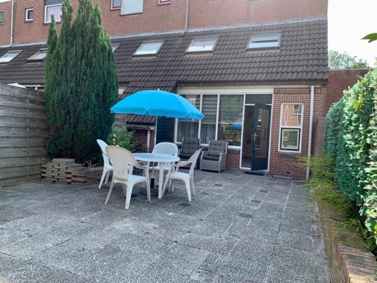 Gemeubileerde hoekwoning met tuin in Zwaag - Afbeelding 14