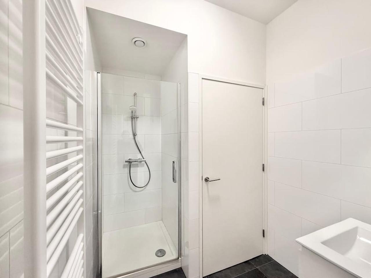 2-slaapkamer appartement met balkon op Nieuwe Binnenweg - Afbeelding 13
