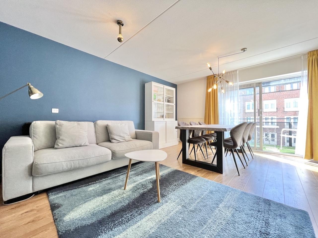 Gemeubileerd 3-kamerappartement met balkon - Afbeelding 1