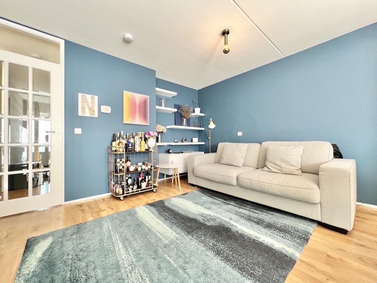 Gemeubileerd 3-kamerappartement met balkon - Afbeelding 2
