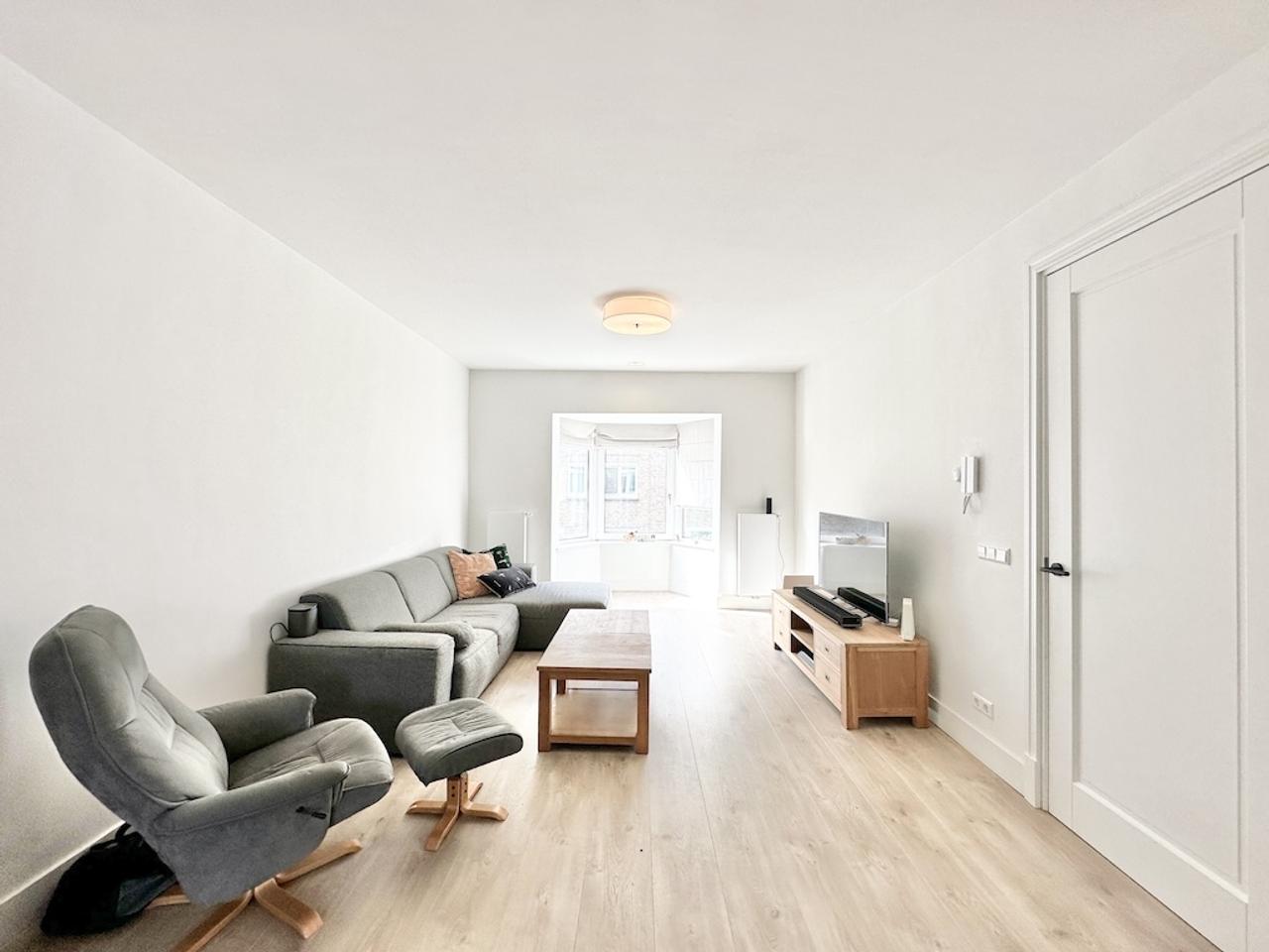 2-slaapkamer appartement met balkon in Cool - Afbeelding 1