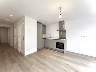 2-slaapkamerappartement met balkon in Cool
