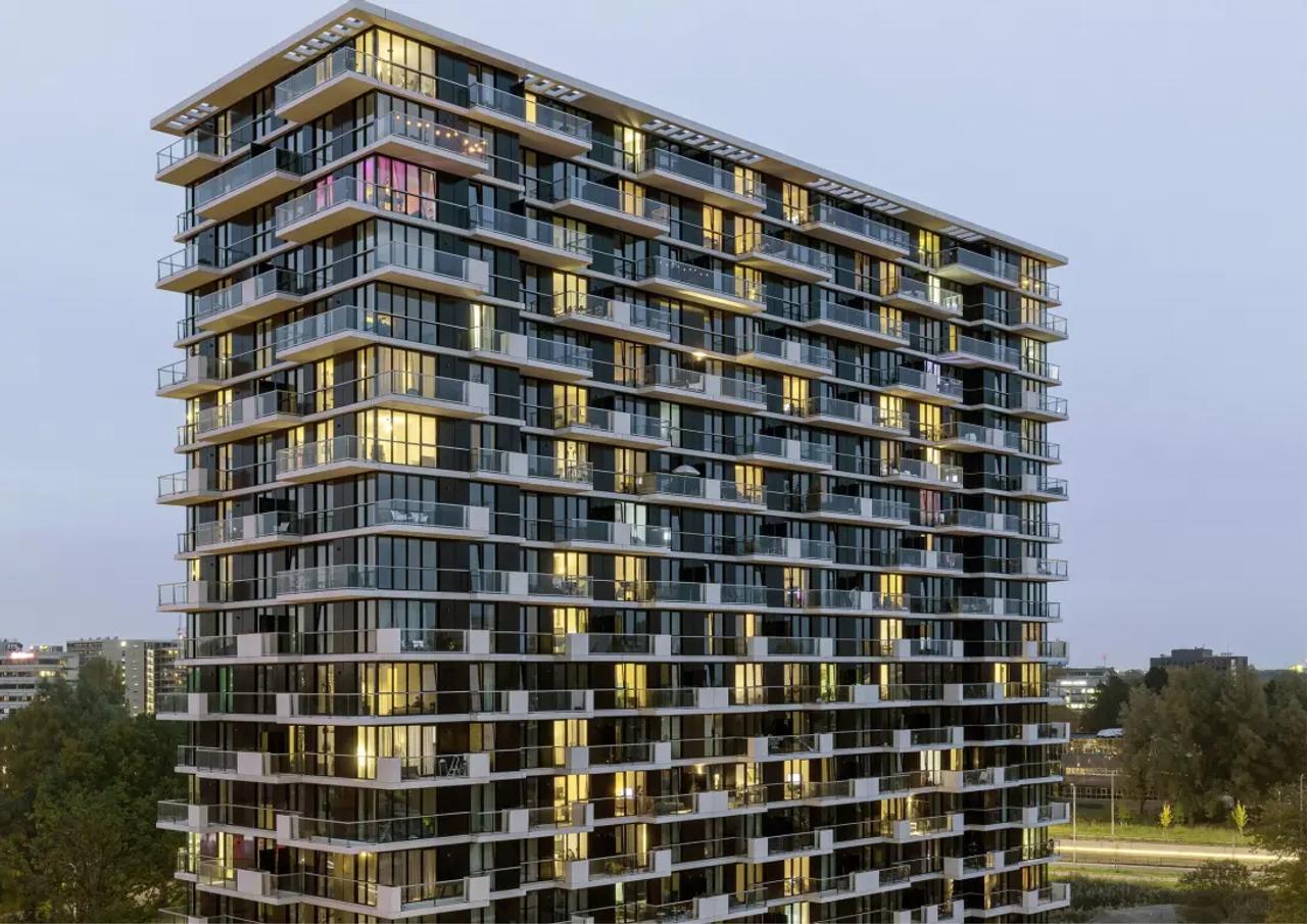3-kamerappartement met balkon op 12e etage - Afbeelding 1