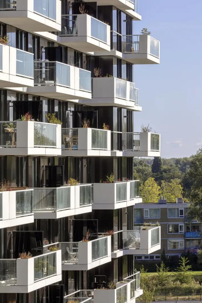 3-kamerappartement met balkon op 12e etage - Afbeelding 2