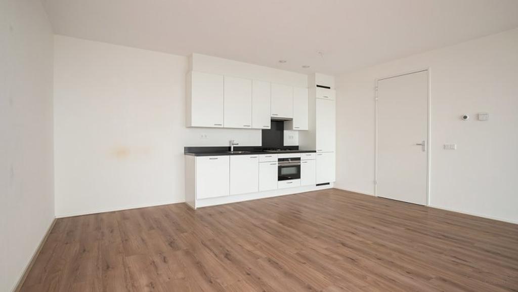 Three-room apartment with wide balcony - Image 3