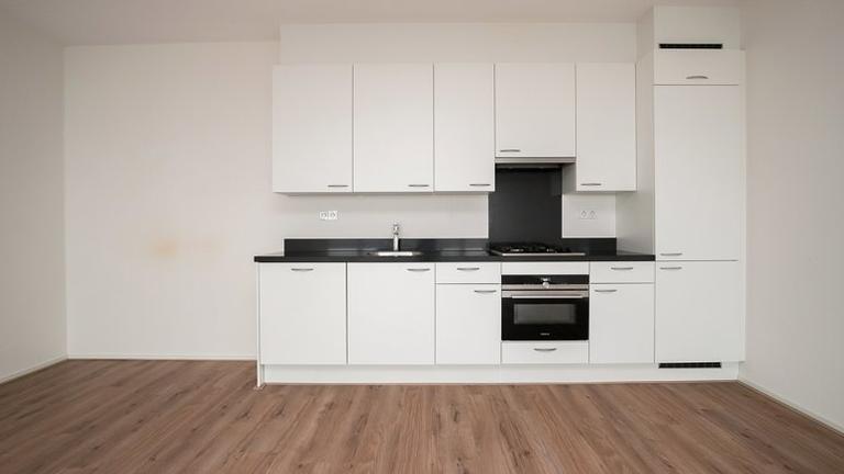 Three-room apartment with wide balcony - Image 4