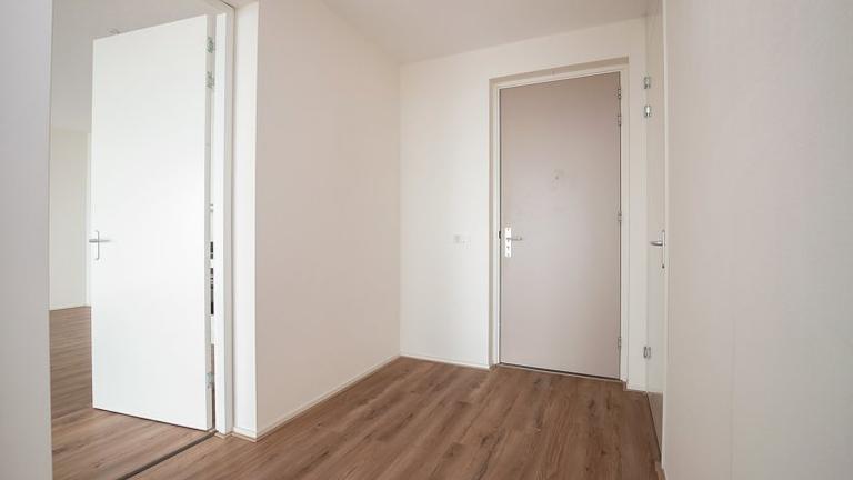 Three-room apartment with wide balcony - Image 5