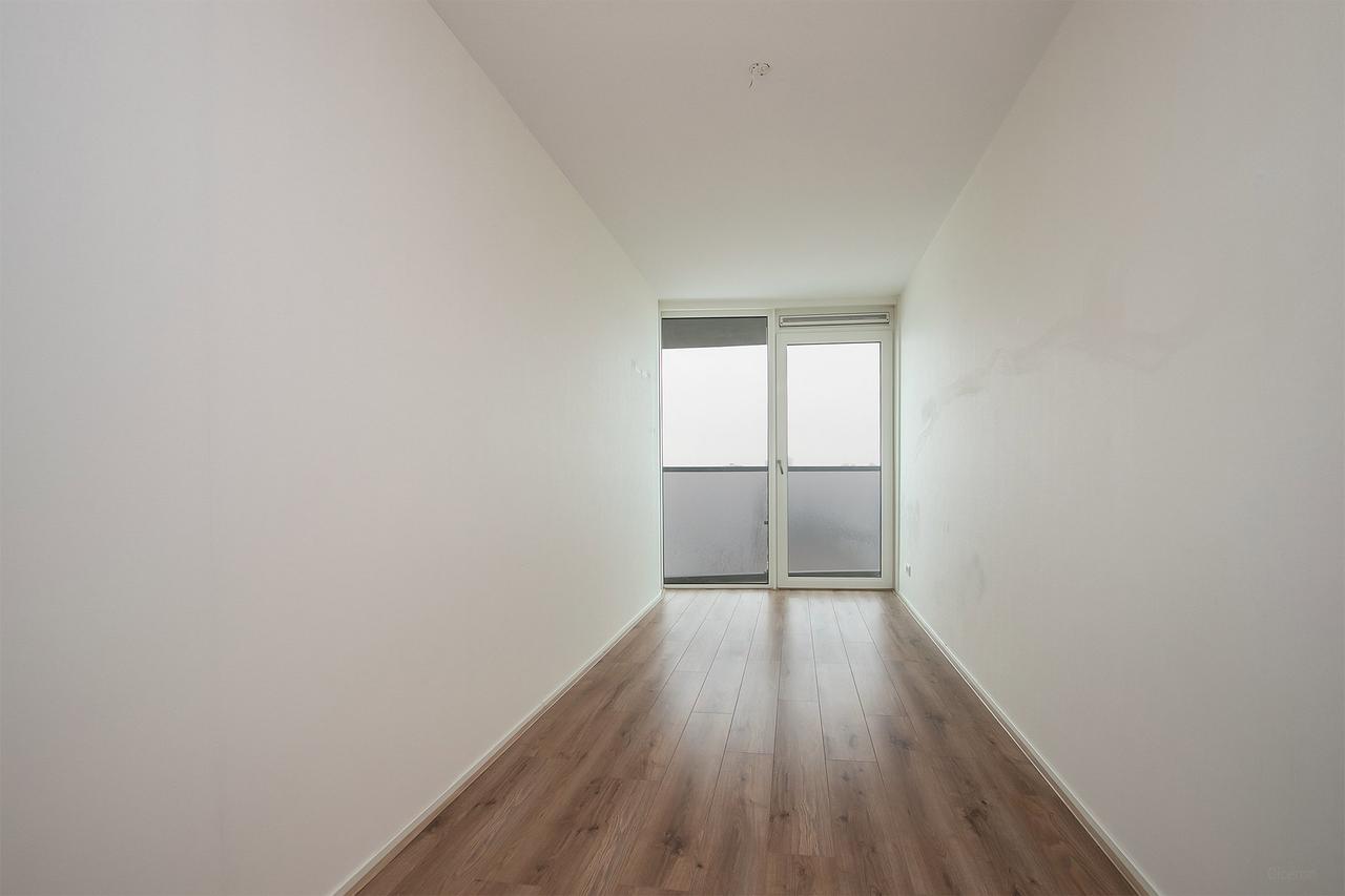 Three-room apartment with wide balcony - Image 10
