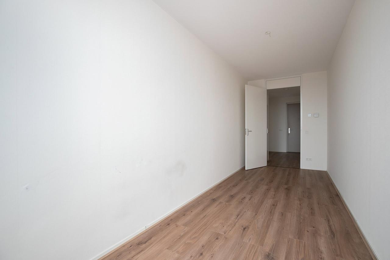 Three-room apartment with wide balcony - Image 11