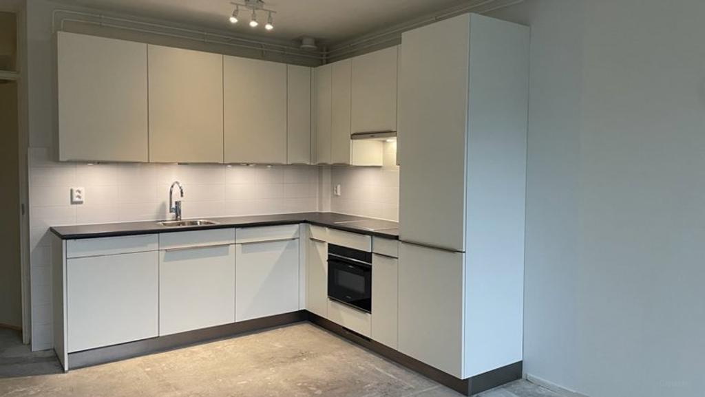 2-kamerappartement met balkon op de 12e - Afbeelding 2
