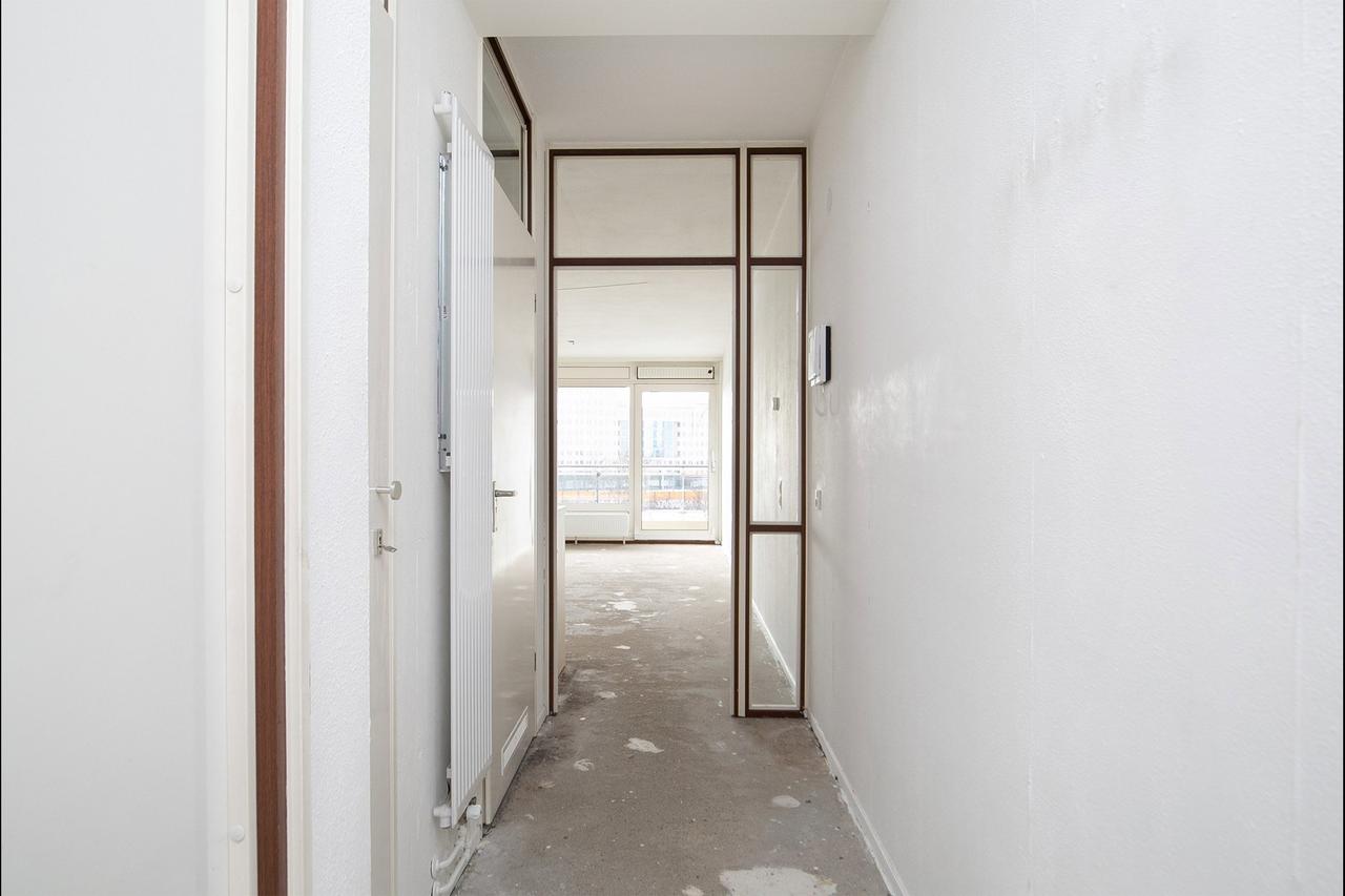 2-kamerappartement met balkon op de 12e - Afbeelding 10