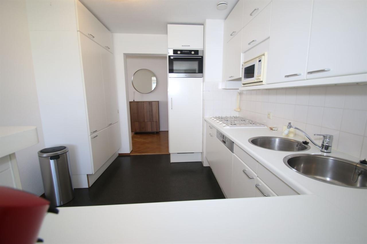 140 m² met balkon, lift en parkeerplek - Afbeelding 4