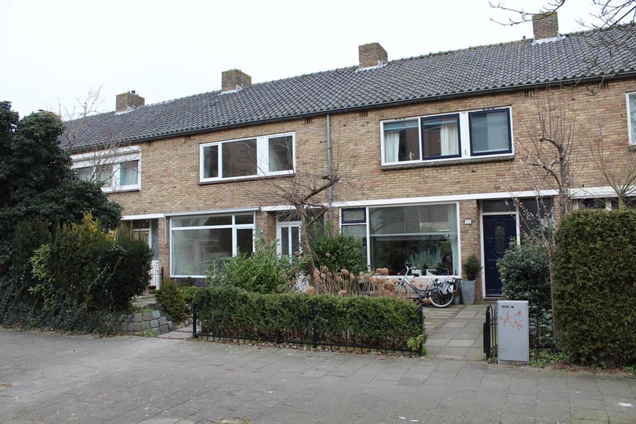 Tussenwoning met 4 slaapkamers en tuin - Afbeelding 1