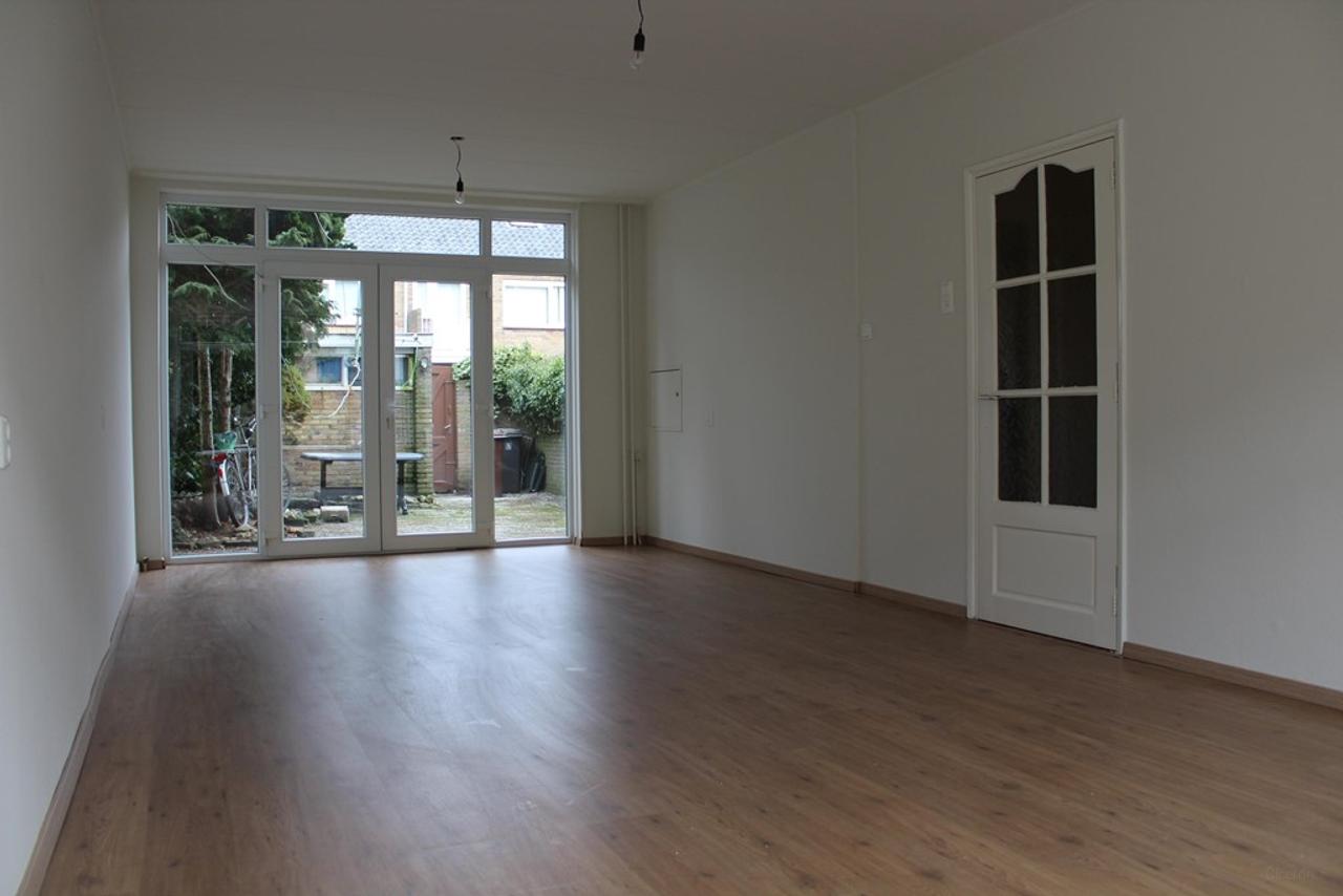 Tussenwoning met 4 slaapkamers en tuin - Afbeelding 2