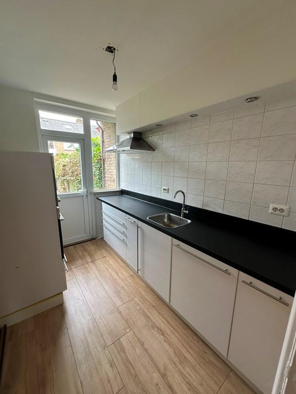 Tussenwoning met 4 slaapkamers en tuin - Afbeelding 5
