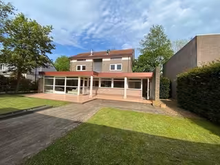 Detached House with 6 Bedrooms
