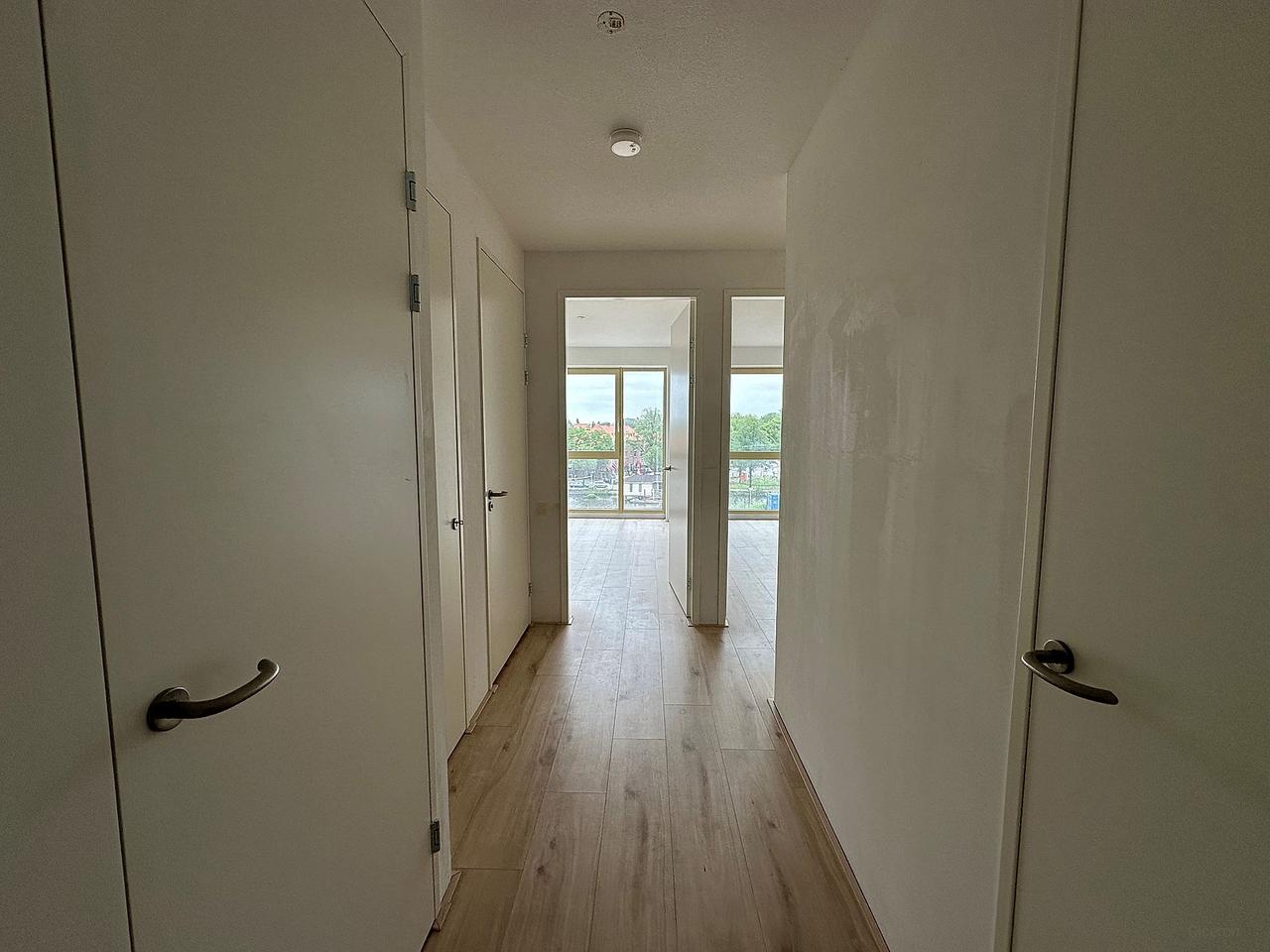 3-kamerappartement met zonnig balkon aan het IJ - Afbeelding 3