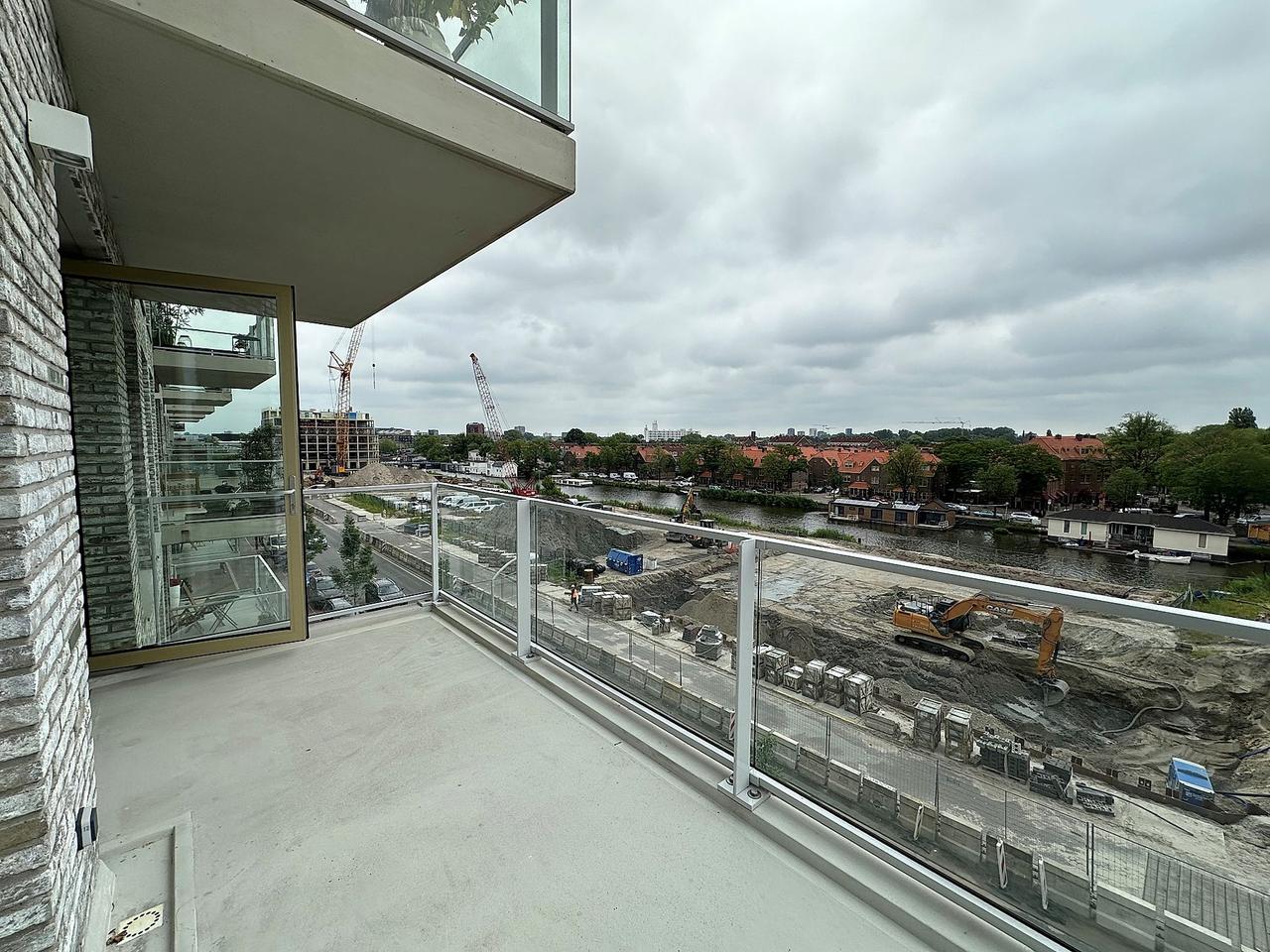 3-kamerappartement met zonnig balkon aan het IJ - Afbeelding 8