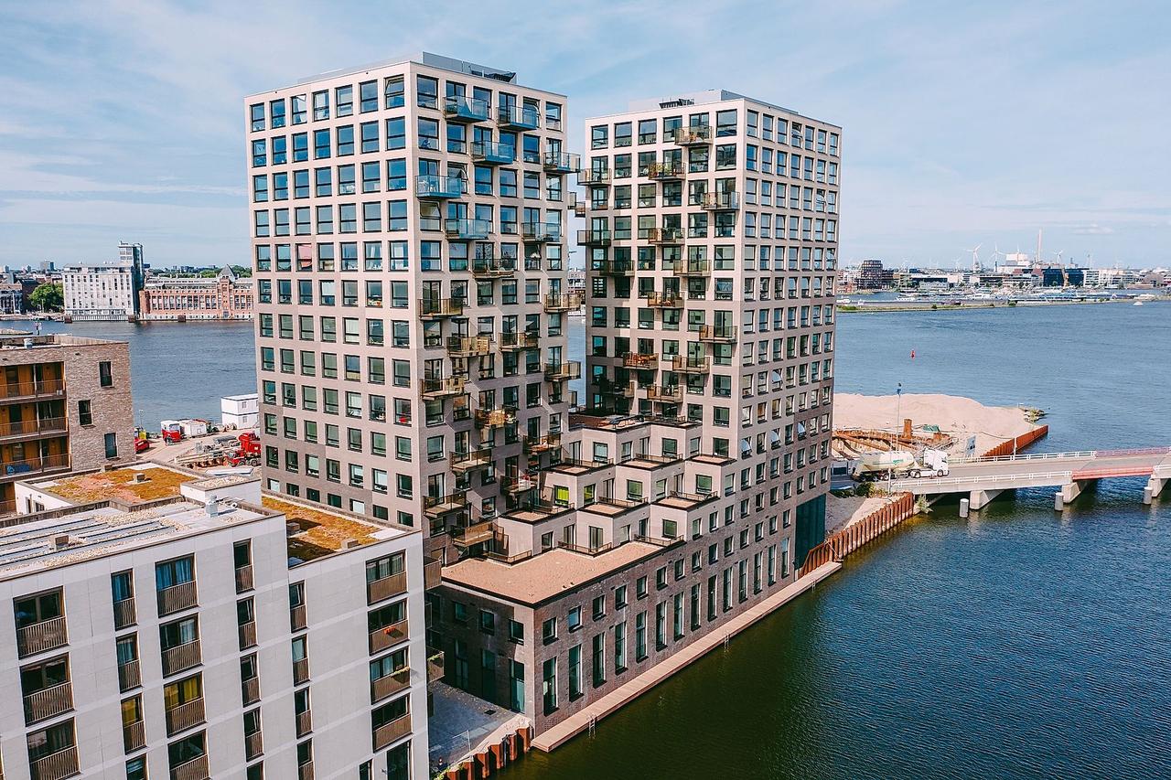 Tweekamerappartement met dakterras aan het IJ - Afbeelding 1