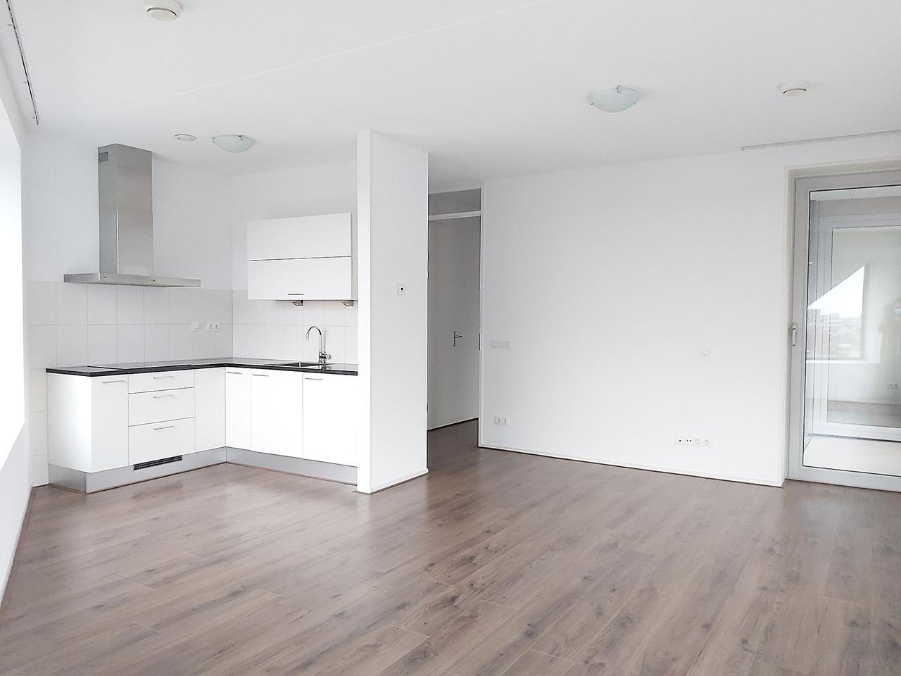 Licht 3-kamerappartement met loggia - Afbeelding 2