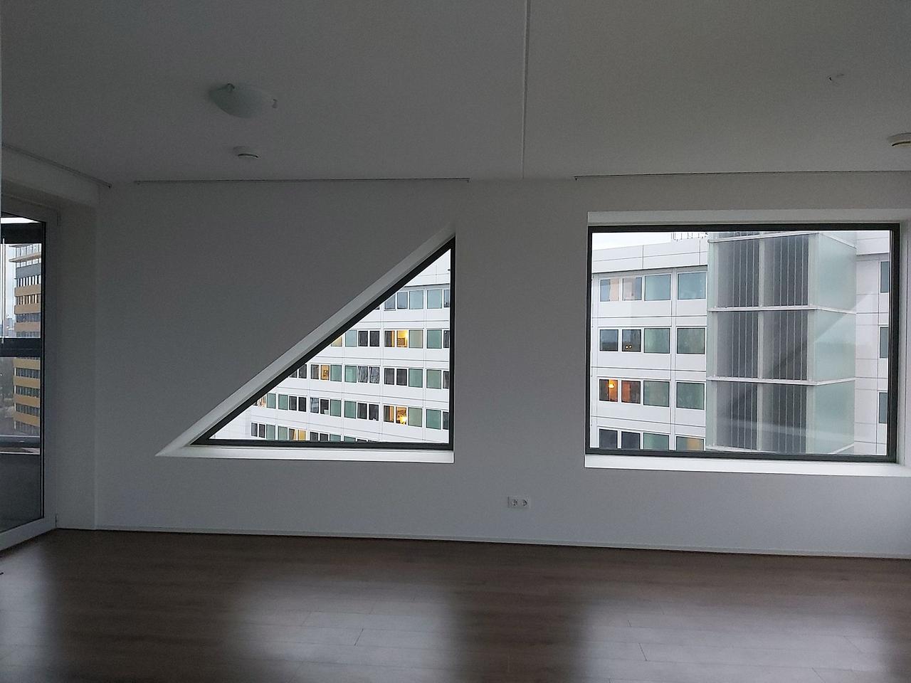 Licht 3-kamerappartement met loggia - Afbeelding 3