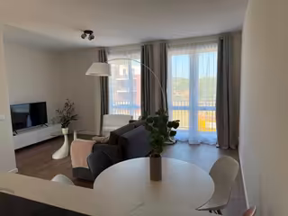 Gemeubileerd appartement met balkon en carport