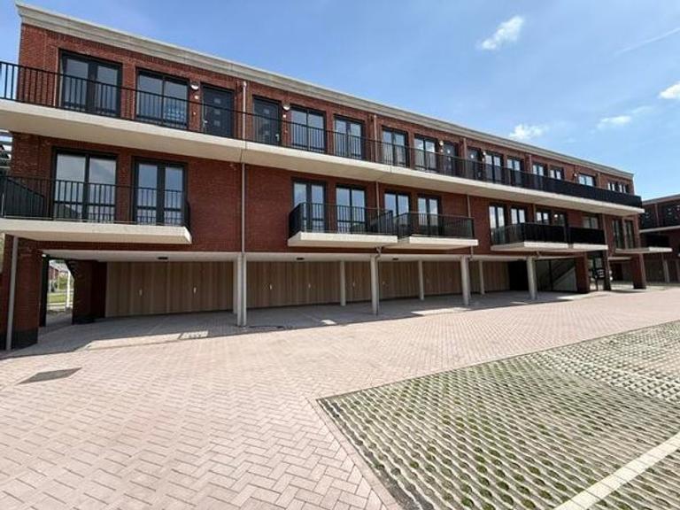 Gemeubileerd appartement met balkon en carport - Afbeelding 6
