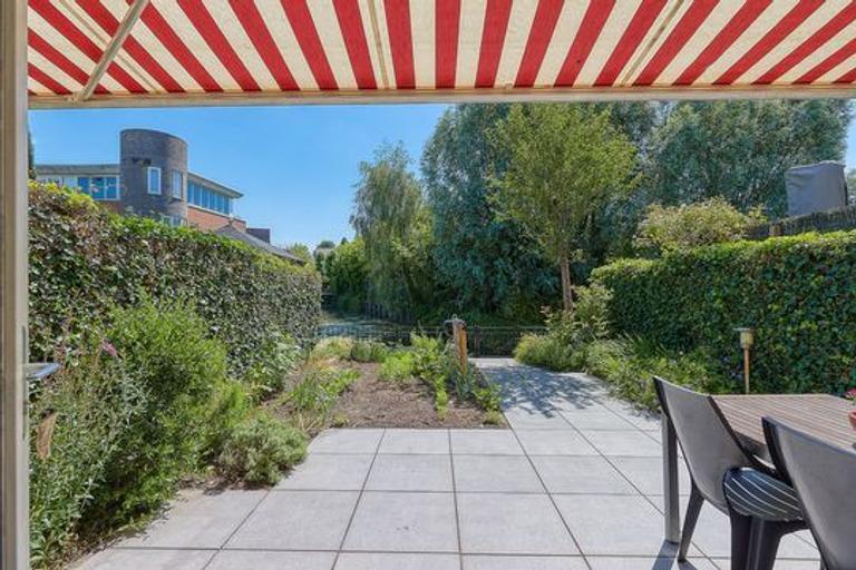 4 slaapkamers en tuin in Voorburg - Afbeelding 1