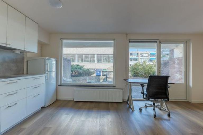 Furnished Drive-in Home with Garden - Image 3