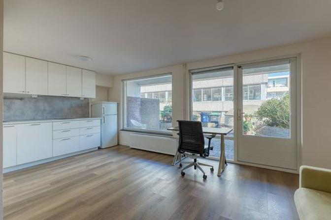 Furnished Drive-in Home with Garden - Image 6