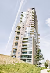 93 m² with 3 bedrooms on the 11th floor
