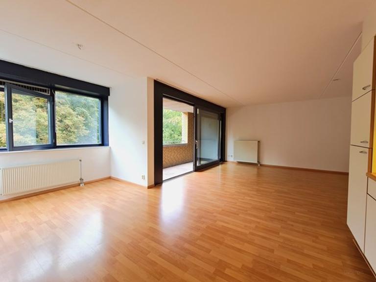 Apartment with balcony and 2 parking spaces - Image 2