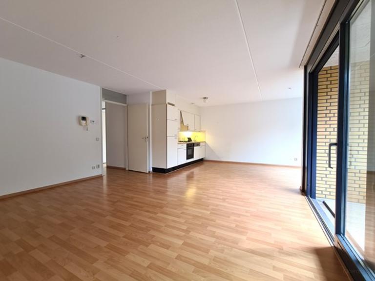 Apartment with balcony and 2 parking spaces - Image 4