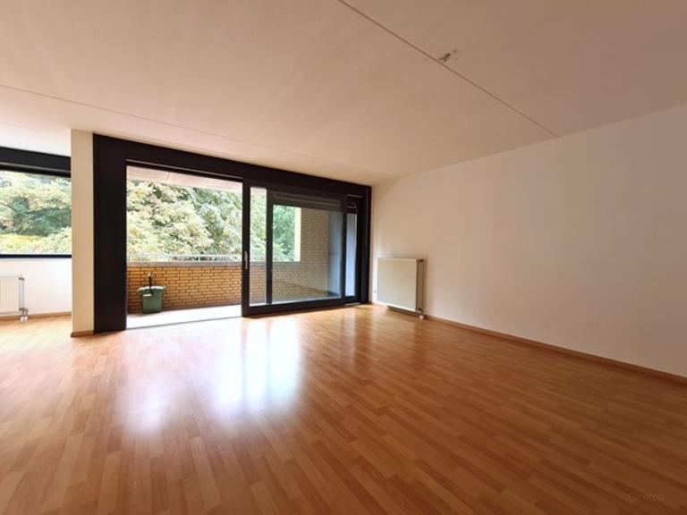 Apartment with balcony and 2 parking spaces - Image 6