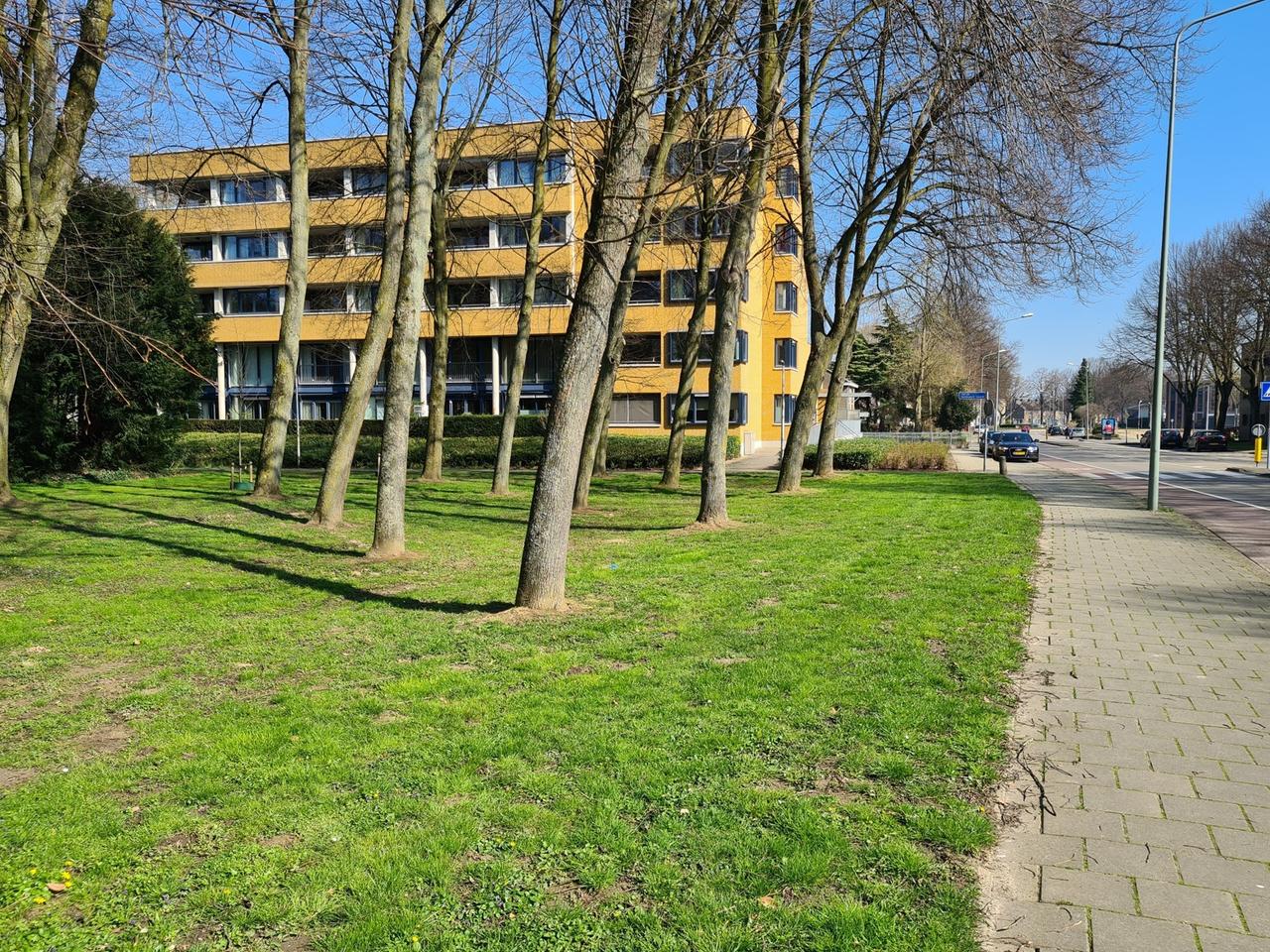 Apartment with balcony and 2 parking spaces - Image 9