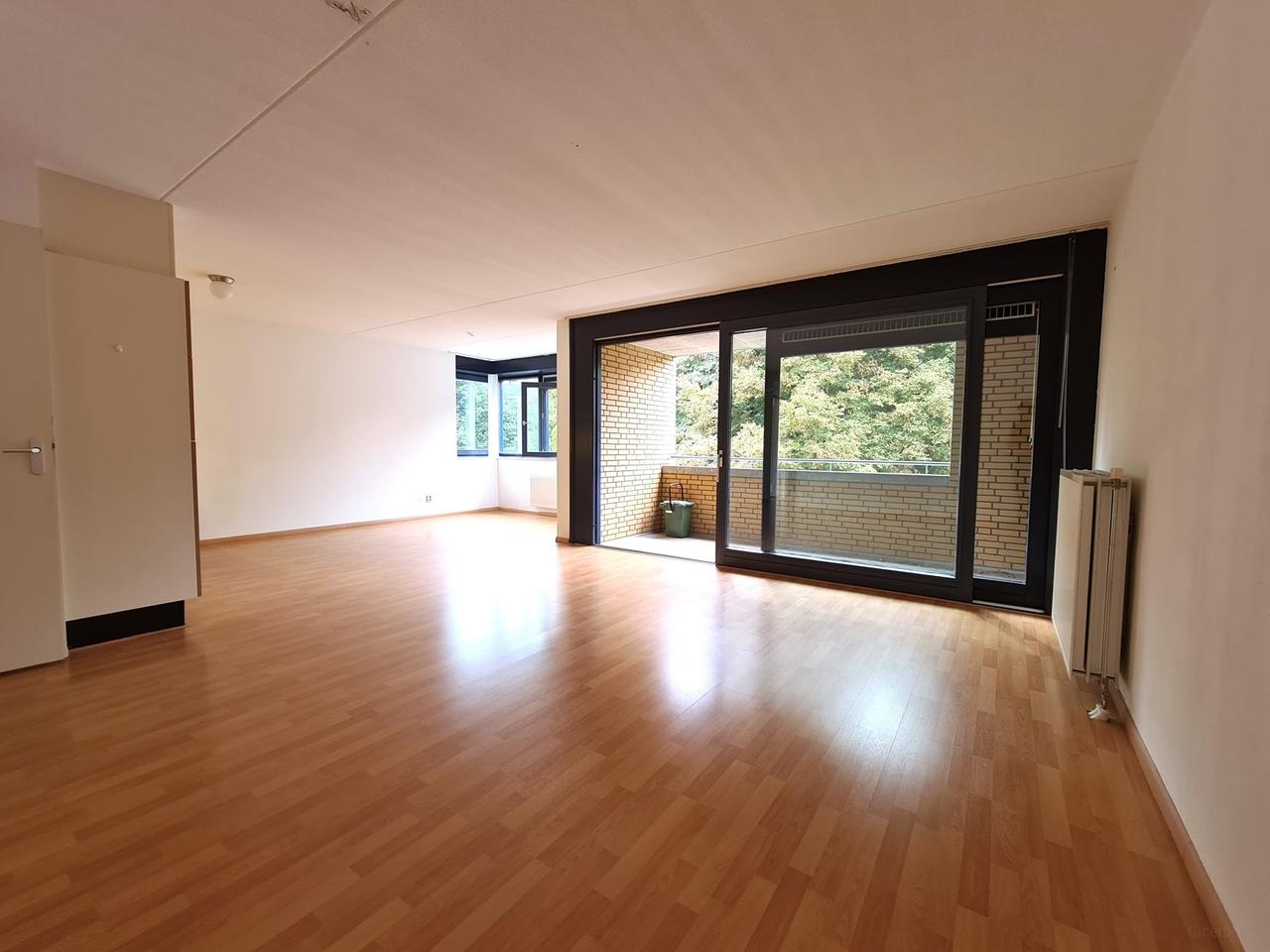Apartment with balcony and 2 parking spaces - Image 15