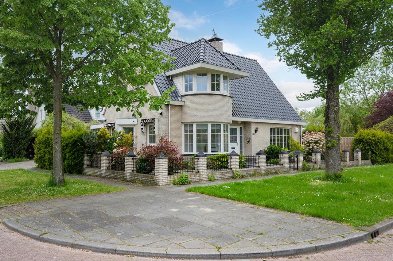 Detached Waterfront Villa in Filmwijk - Image 1