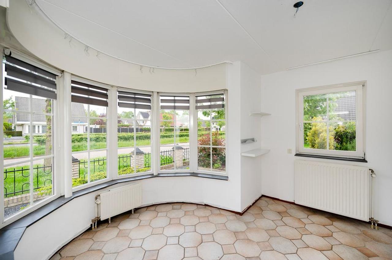 Detached Waterfront Villa in Filmwijk - Image 2