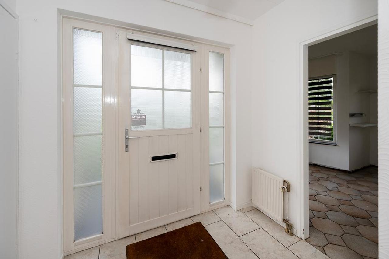 Detached Waterfront Villa in Filmwijk - Image 4