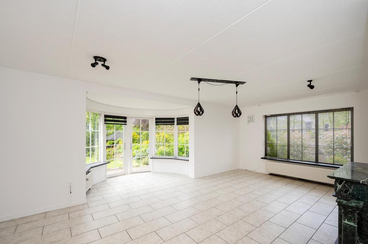 Detached Waterfront Villa in Filmwijk - Image 10