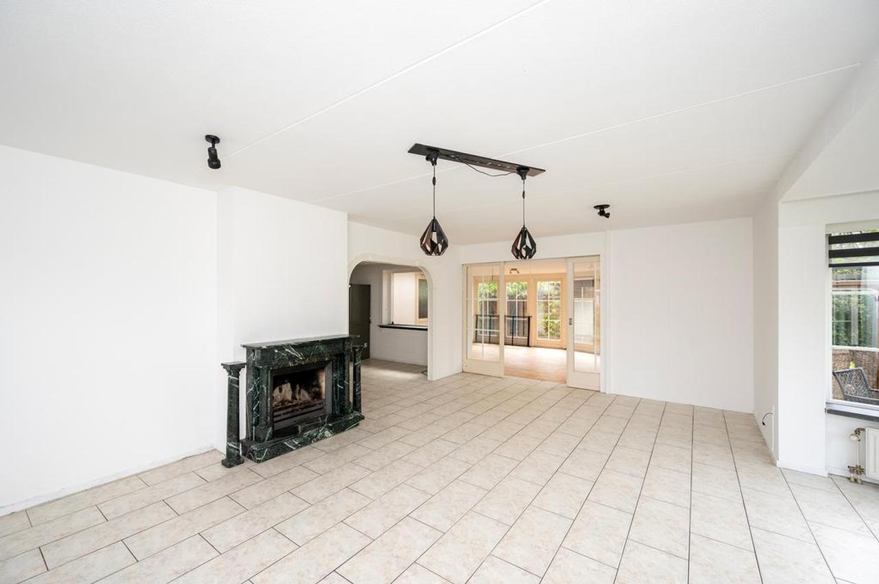 Detached Waterfront Villa in Filmwijk - Image 12