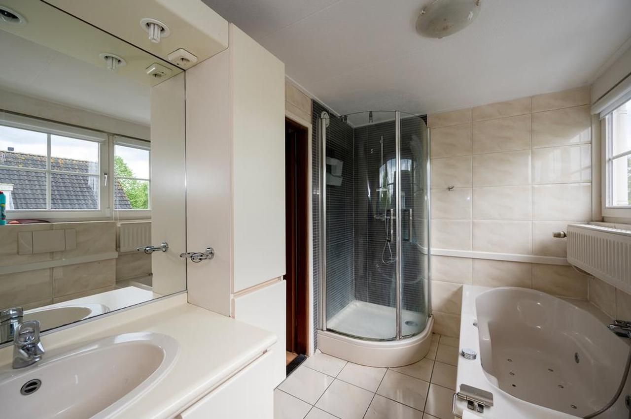 Detached Waterfront Villa in Filmwijk - Image 17