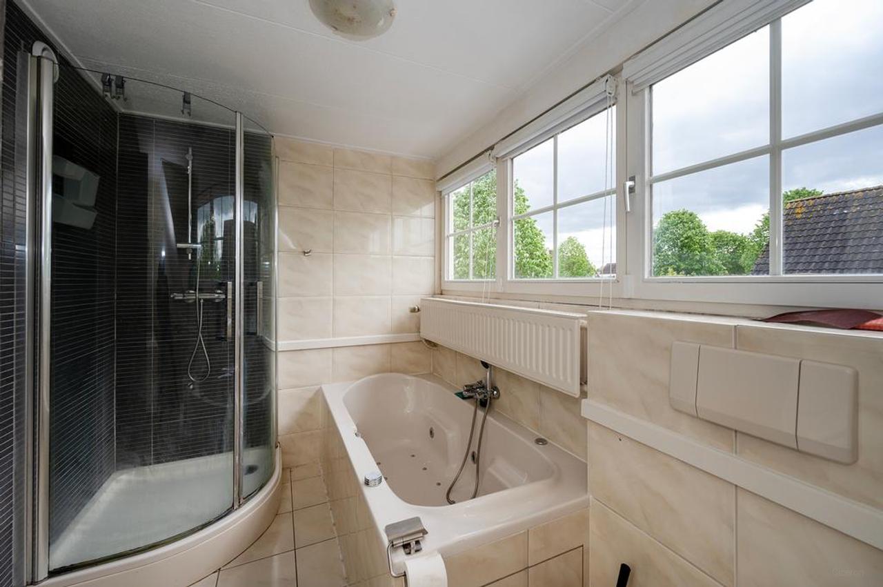 Detached Waterfront Villa in Filmwijk - Image 18
