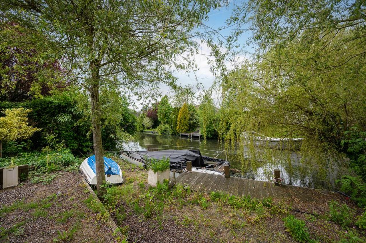 Detached Waterfront Villa in Filmwijk - Image 32
