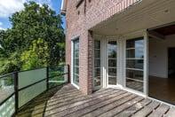 Self-contained living space with solar panels - Image 5