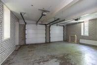 Self-contained living space with solar panels - Image 10